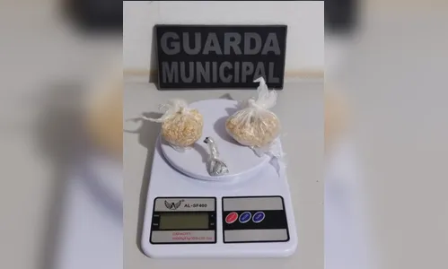 GM de Arapongas apreende crack e maconha no Jardim Primavera
