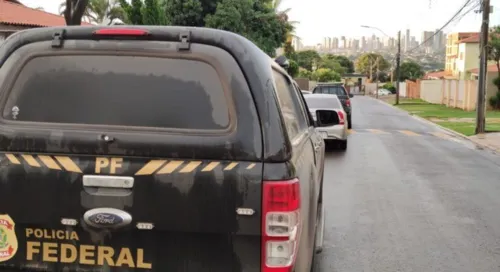 Viaturas da Polícia Federal durante quinta fase da operação Lesa Pátria, no Distrito Federal