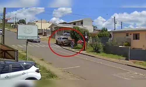 Caminhonete invade calçada e arrasta pedestre no Paraná