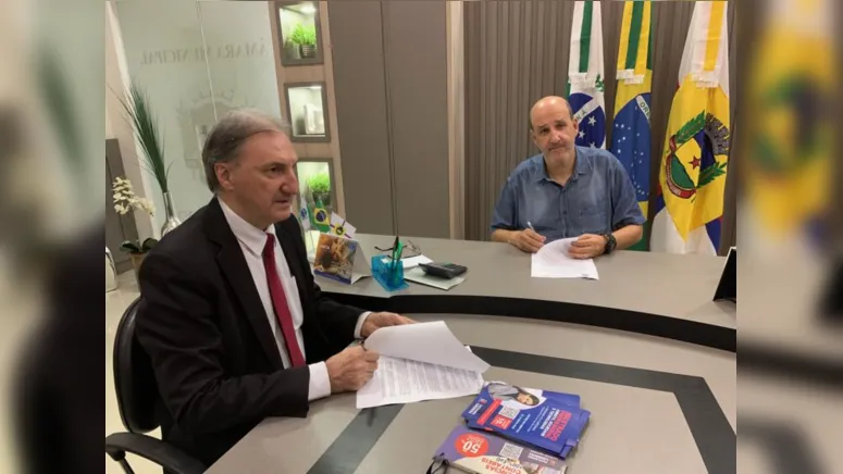 Imagem ilustrativa da notícia Câmara de Apucarana firma convênio com faculdade