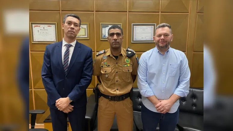 juiz Osvaldo Soares Neto,  comandante da Polícia Militar do Paraná, coronel Sérgio Almir Teixeira e o vice-prefeito de Apucarana, advogado Paulo Vital