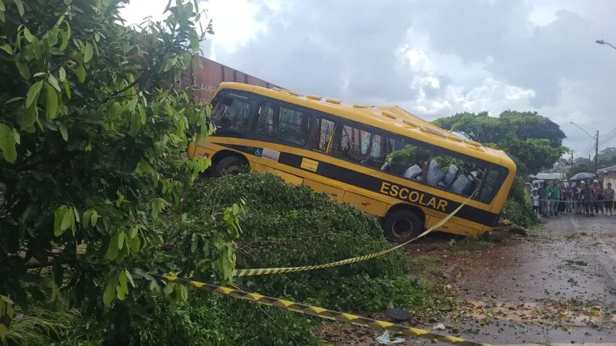 Acidente envolvendo um ônibus e um trem foi registrado em Jandaia do Sul