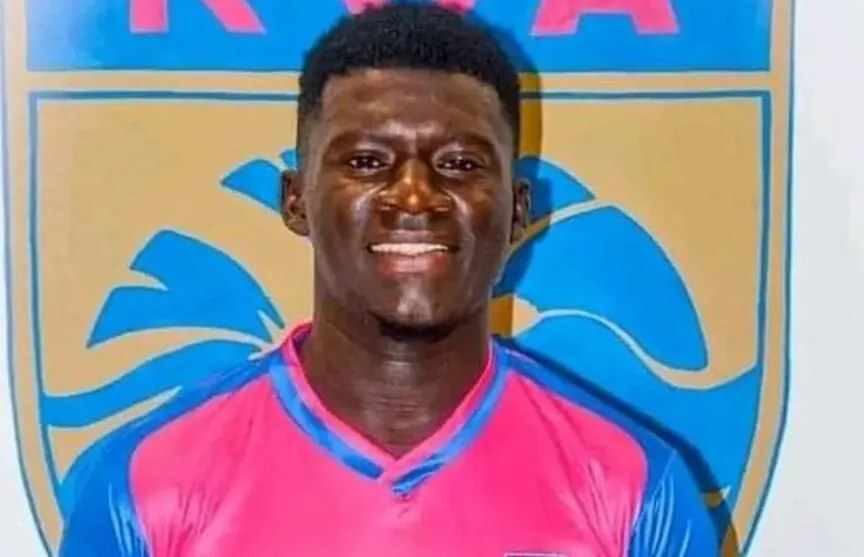 Sylla Moustapha, de 21 anos, zagueiro do Racing Club de Abidjan
