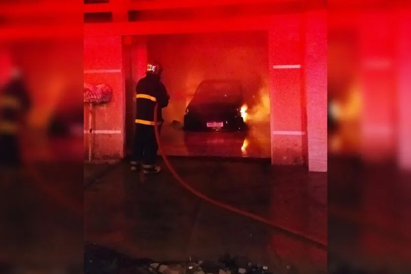 Um homem ateou fogo na garagem da casa da ex-mulher na madrugada desta segunda