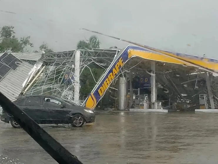 A cidade foi atingida pelo temporal na tarde desse domingo (26)