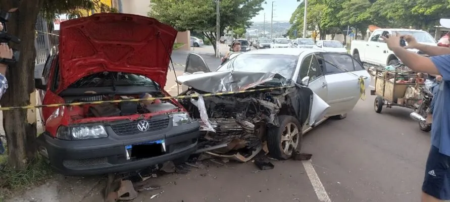 A condutora do outro carro, de 29 anos, não sofreu ferimentos