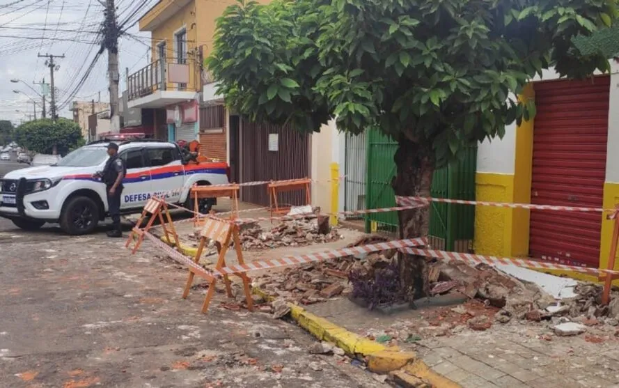 A residência do idoso foi interditada pela Defesa Civil