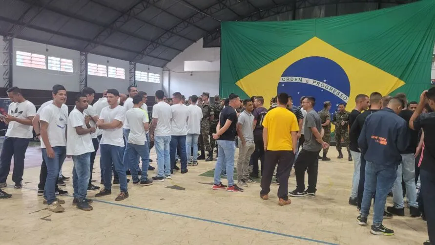 A segunda edição do feirão aconteceu das 8h às 12h no ginásio de esportes do 30°BIMec