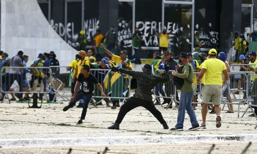 Ao todo, 294 investigados (86 mulheres e 208 homens) permanecem detidos em Brasília