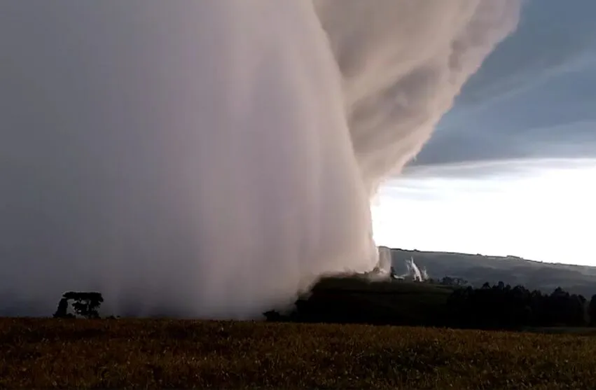 Apesar de "impressionante", o agricultor disse que houve apenas nevoeiro e pouca chuva