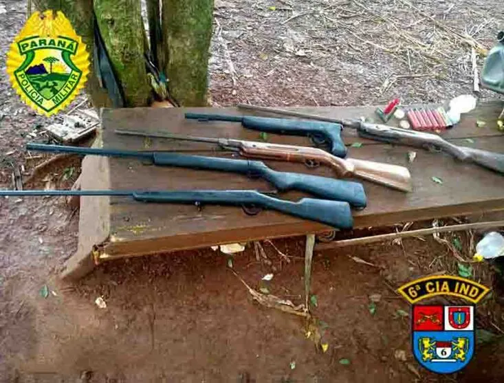 As armas foram encontradas em um paiol