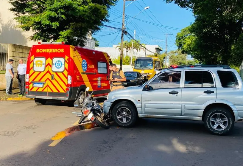 Carro derruba motocicleta; mãe e filha ficam feridas em Apucarana