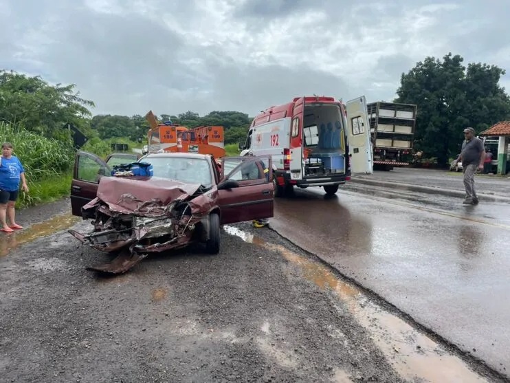 Colisão ocorreu no distrito de São José, em Jandaia do Sul, no começo da tarde desta quinta (16)