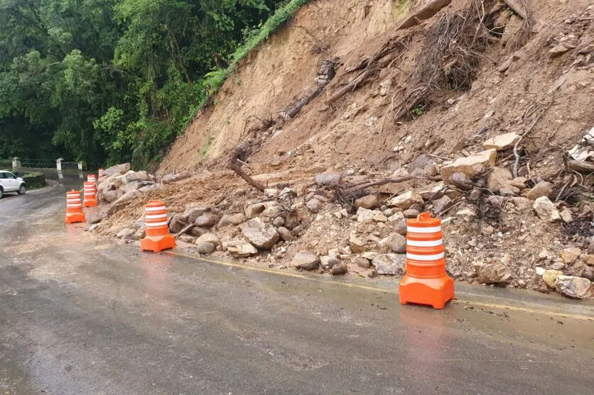 Com 300 mm de chuvas em cinco dias, DER-PR fecha momentaneamente a Graciosa