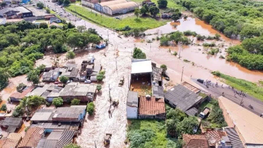 Devido ao alto volume de chuvas na região, 12 bairros do município foram afetados