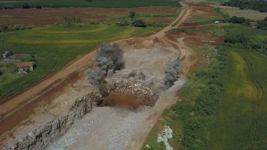 Inúmeras detonações já foram realizadas na cobra do contorno de Jandaia