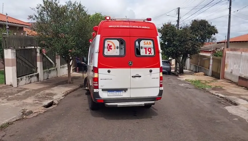 Mulher foi encaminhada com ferimentos para a Santa Casa