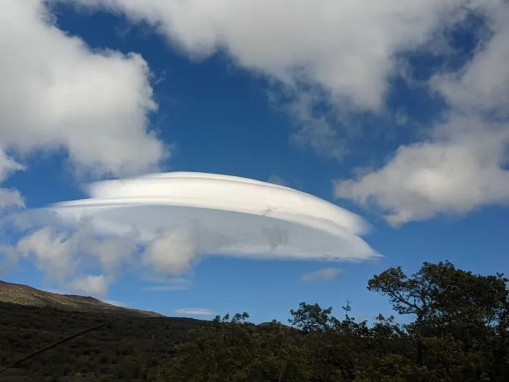 Observadores confundiram nuvens com óvnis no Havaí