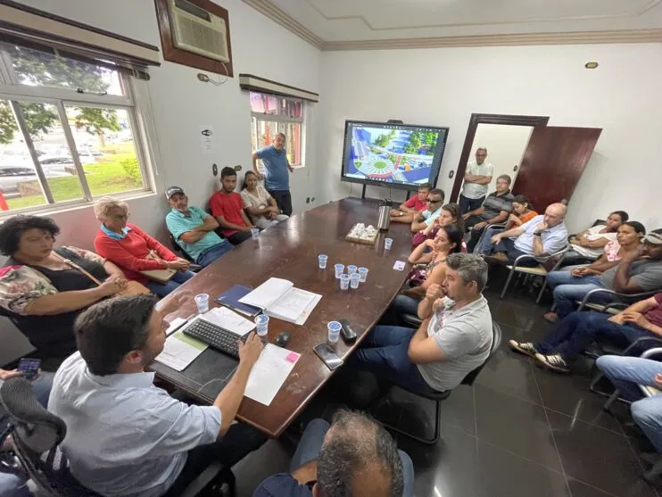 Prefeito Lauro Junior se reúne com feirantes de Jandaia do Sul