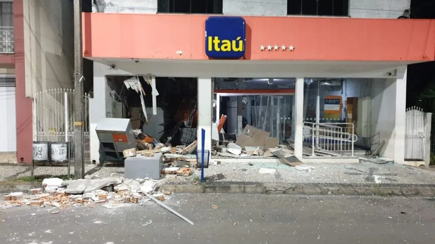 Três agências de Imbituva foram destruídas