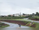 Casas e piscina: moradores do Pirapó ansiosos