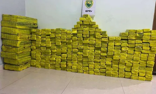 Jovem é preso com mais de 300 quilos de maconha em carro furtado