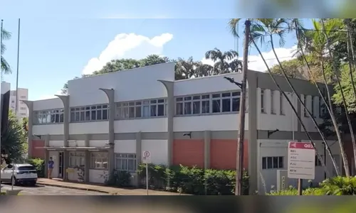 Professor da UEM é acusado de abusar de jovem em sessão de hipnose