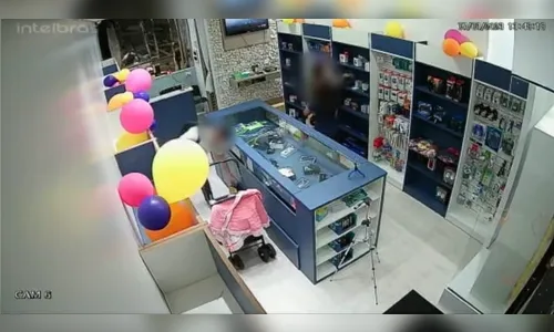 Casal com criança de colo furta loja do shopping de Apucarana; assista
