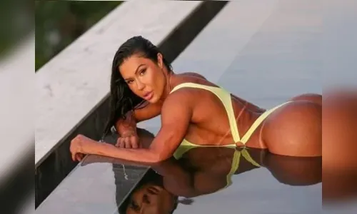 Gracyanne Barbosa mostra tatuagem no bumbum e se declara