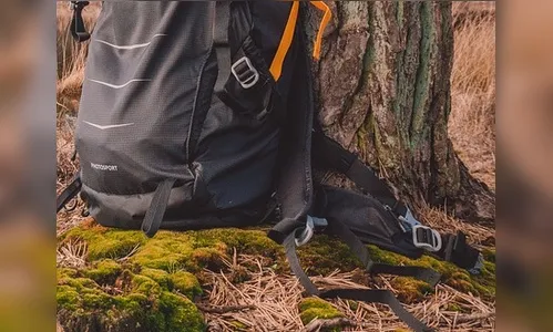 Mochila jogada em quintal de casa mobiliza PM de Apucarana