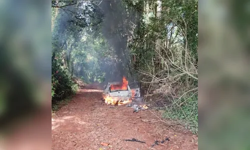 Homem amarra mulher dentro de carro e ateia fogo, no Paraná