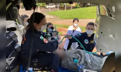 Criança de 1 ano se afoga em piscina e é resgatada de helicóptero