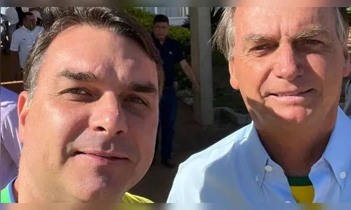 Flávio apaga postagem sobre o retorno de Jair Bolsonaro