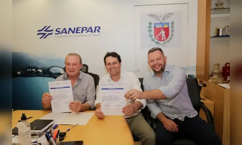 Prefeito assina contrato para implantação da rede de esgoto em bairros