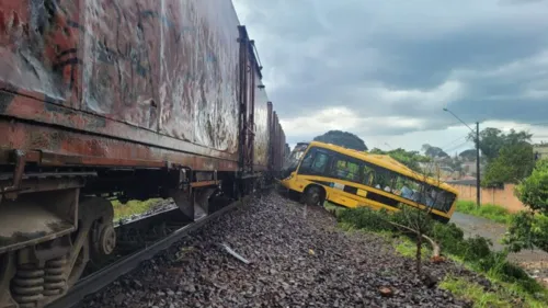 Acidente entre trem e ônibus ocorreu na manhã desta quinta-feira (9)