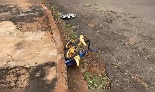 Menino de 8 anos fica ferido após colidir bicicleta contra carro no PR