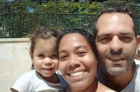 Alan Santiago com a esposa Rosilene e a filha Maitê