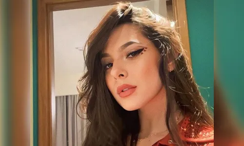 De biquíni, Ana Castela agita a web com corpão escultural