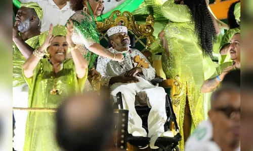 Arlindo Cruz emociona ao desfilar na Sapucaí; veja o estado de saúde