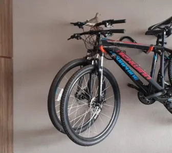 Bicicleta foi furtada de dentro da garagem da casa