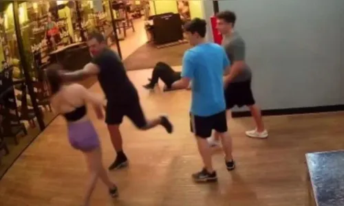 Vídeo: policial militar dá soco no rosto de jovem em academia