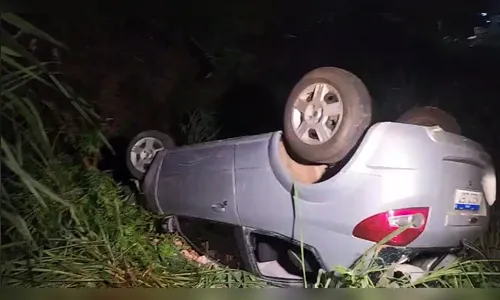 Motorista fica ferida após carro cair de barranco em Apucarana