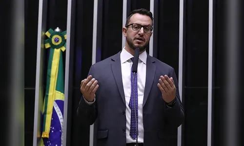 Deputado protocola PL que proíbe uso de penas de animais em fantasias