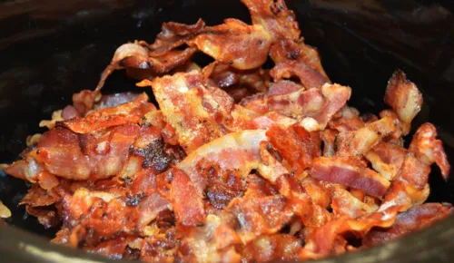 Entre as regras atualizadas, está a seguinte: a elaboração de bacon deverá ser somente da porção abdominal do suíno