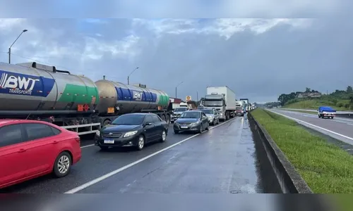 Interdição na BR-277 gera congestionamento na BR-376 entre Paraná e SC