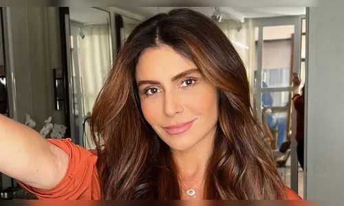 Giovanna Antonelli faz simpatia para iniciar o mês: 