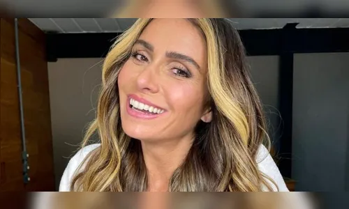 Giovanna Antonelli exibe corpão em biquíni metalizado; veja