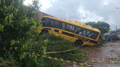 Havia 25 pessoas no ônibus, sendo duas monitoras, o motorista e 22 crianças