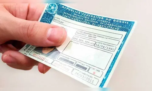 Em Jardim Alegre, PM recolhe dois carros de condutores sem CNH