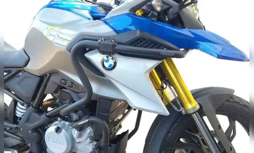 Motocicleta BMW com chassi raspado é encontrada abandonada em Ivaiporã